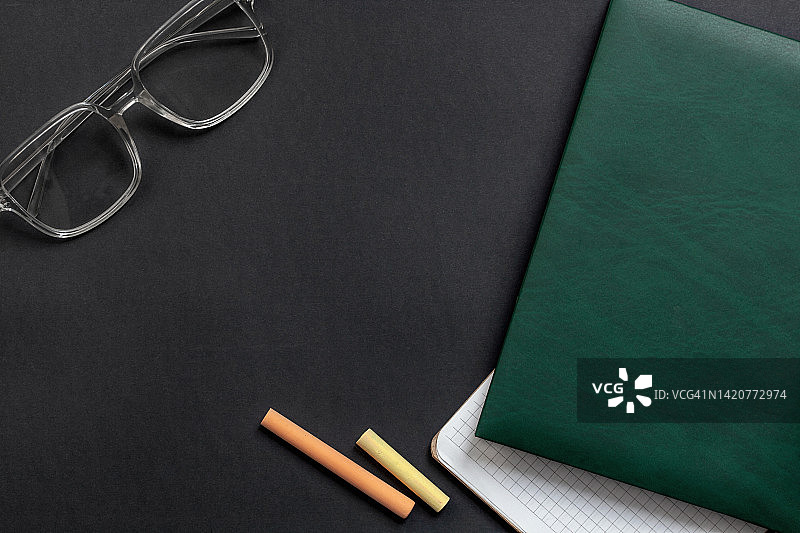 扁平风：教师节黑板构图图片素材