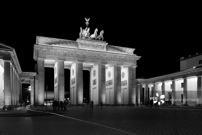 夜幕下的勃兰登堡门，德国柏林图片素材