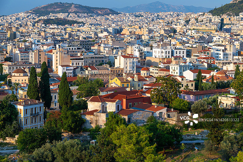 希腊雅典的旧城区和现代建筑概览图片素材
