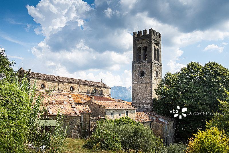 意大利托斯卡纳卢卡省巴尼迪卢卡-利马河谷的孔特罗内教堂图片素材