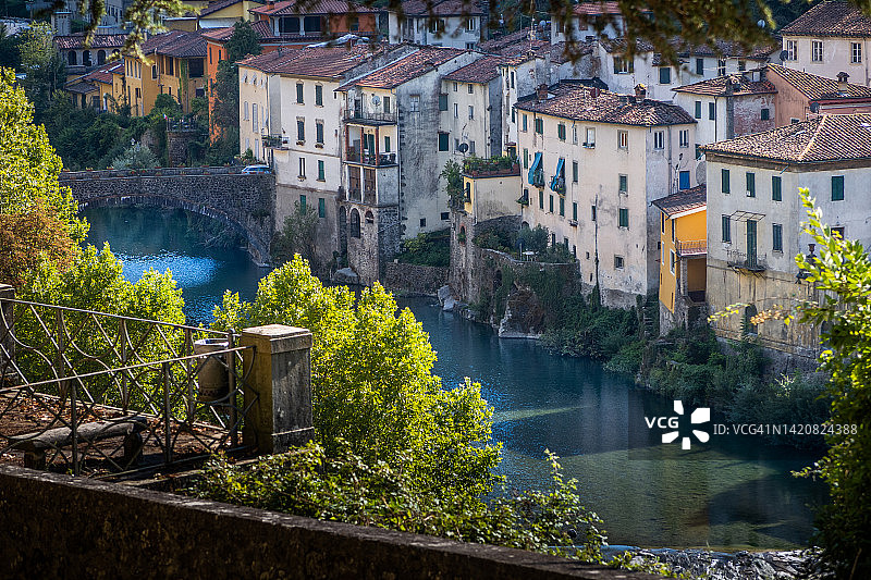 意大利托斯卡纳卢卡省利马河谷的巴尼迪卢卡图片素材