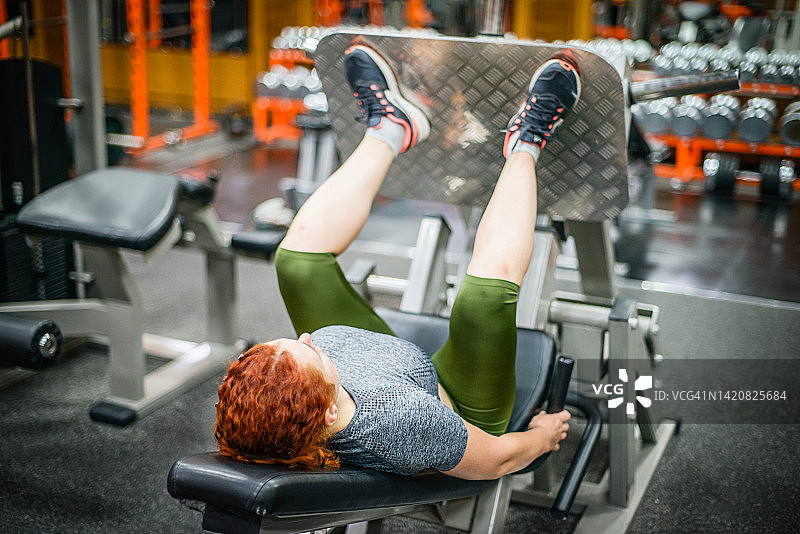 健身房里的女人图片素材