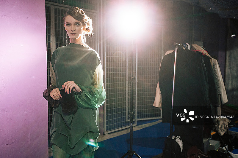 时装周后台的时尚女性人像图片素材