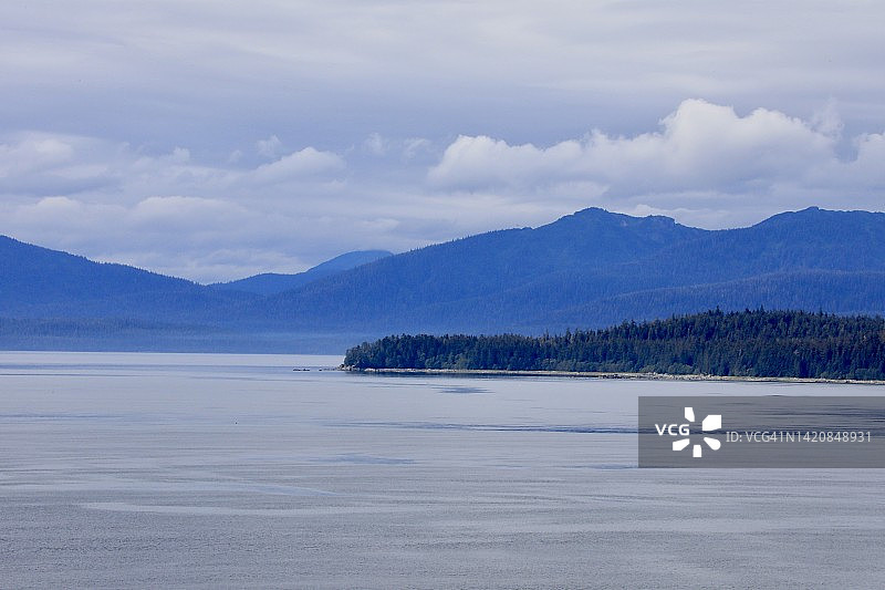 阿拉斯加群岛附近的水道入海口图片素材