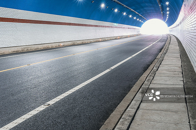 现代公路隧道地下通道图片素材