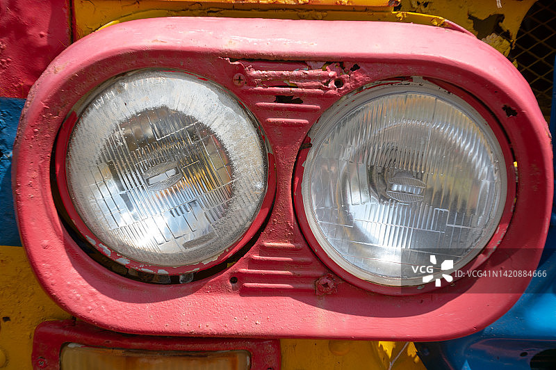 复古汽车前灯图片素材