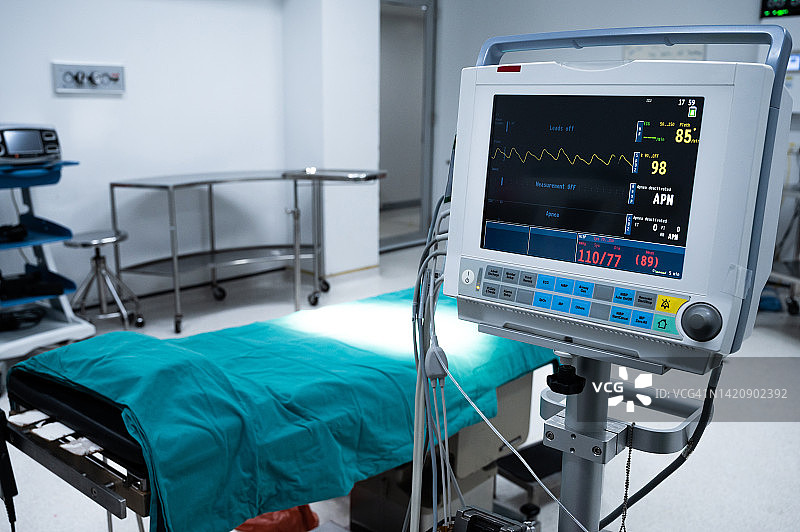 医院手术室的生命体征监护仪图片素材