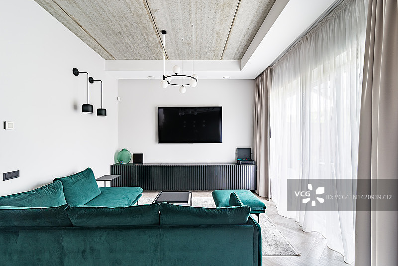 带平板电视的现代客厅图片素材