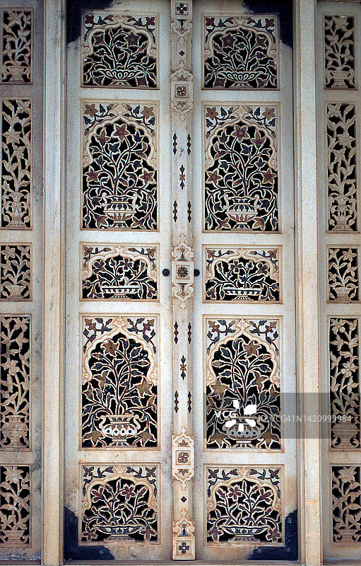 印度马哈拉吉·马达夫·拉奥·辛迪亚纪念堂的华丽大理石门图片素材