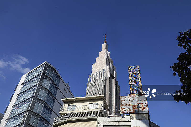 代代木地标建筑的低角度视图图片素材