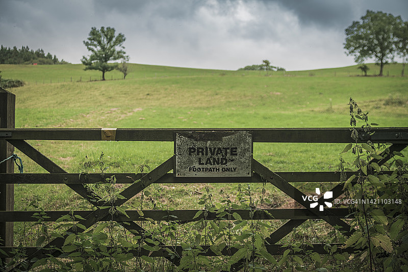 蒂斯dale夏季力量瀑布吉布森洞穴周边区域图片素材