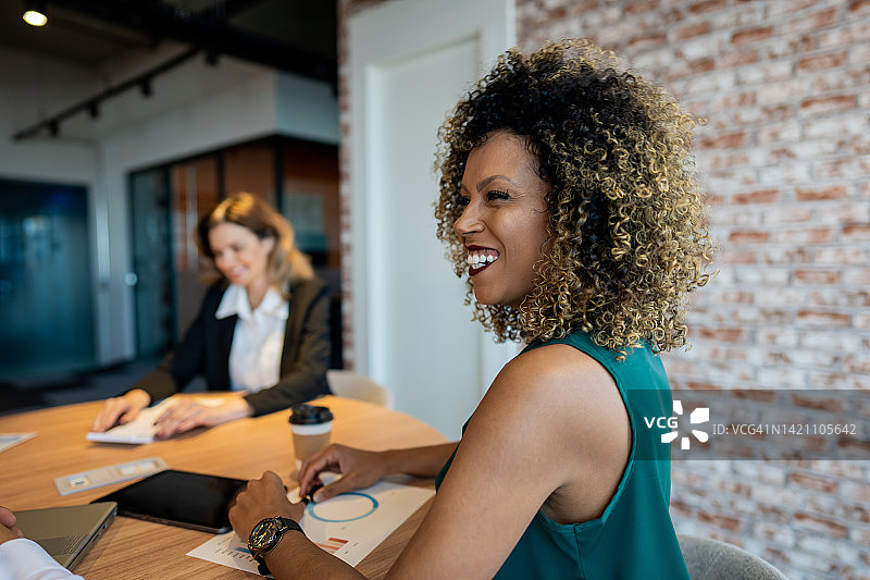 在联合办公空间的女商人图片素材