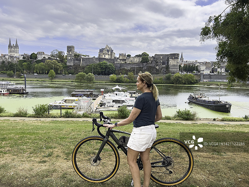 在法国昂热城堡骑行图片素材