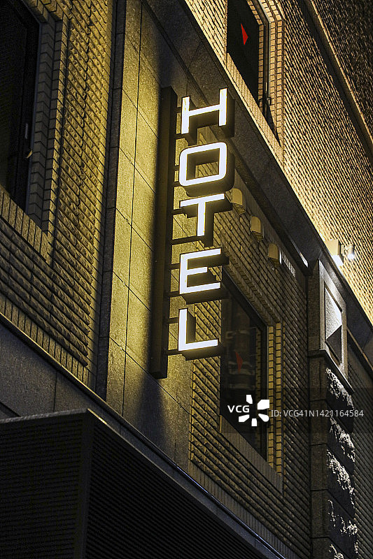 夜晚的酒店标志图片素材