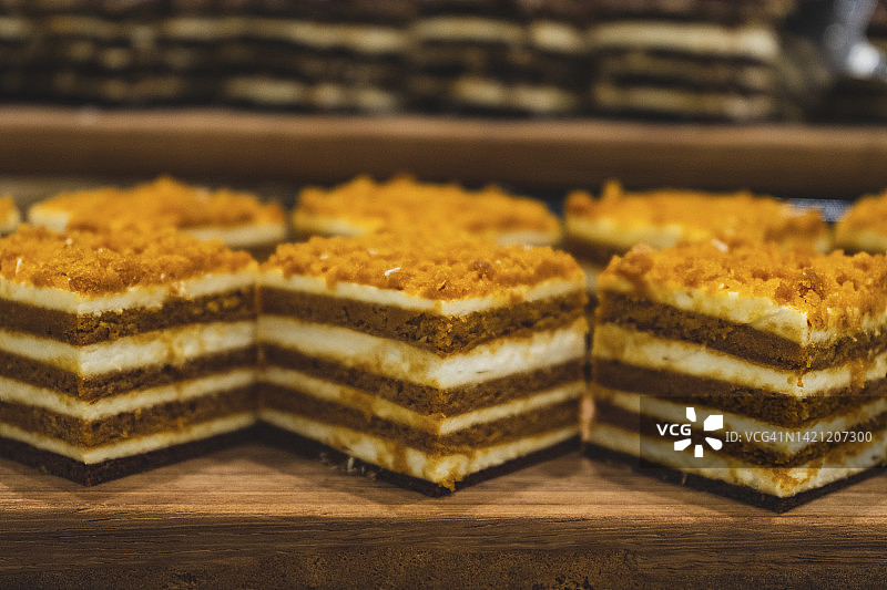 酒店自助餐的美味蛋糕图片素材