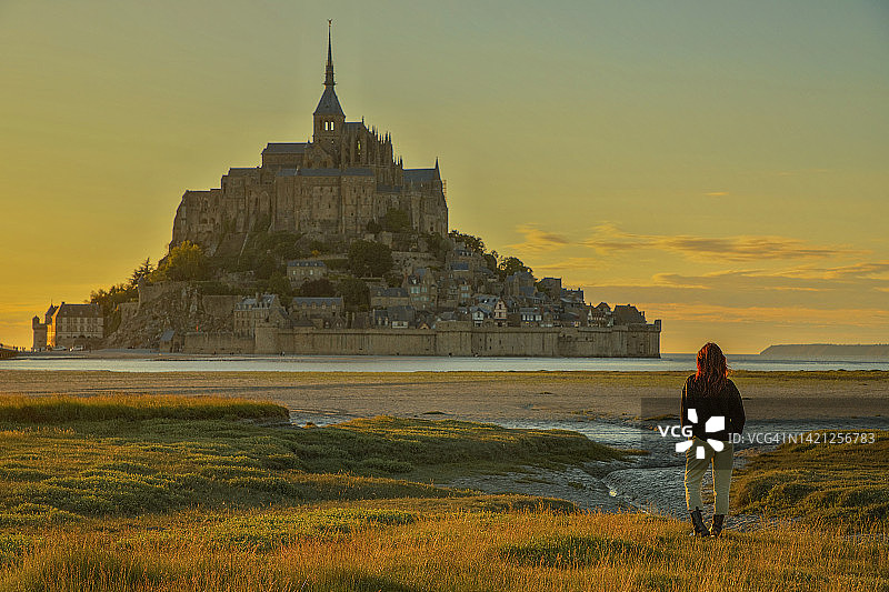 法国诺曼底圣米歇尔山日落图片素材