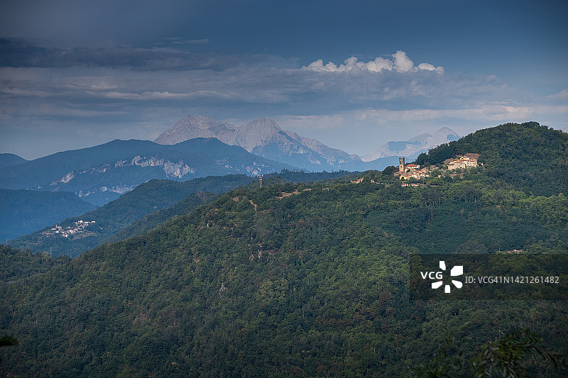 意大利托斯卡纳卢卡省巴尼迪卢卡利马山谷卡萨巴西亚纳图片素材