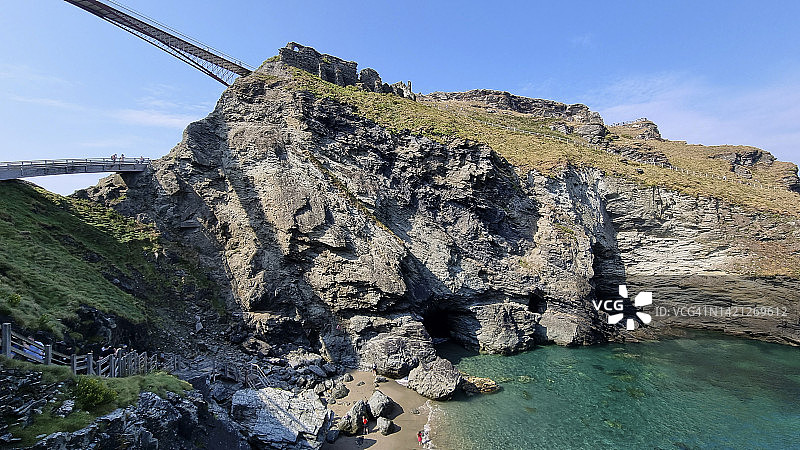 英格兰康沃尔郡廷塔哲城堡梅林洞穴景观图片素材