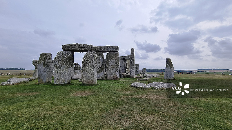英国威尔特郡埃姆斯伯里和索尔兹伯里之间的巨石阵图片素材