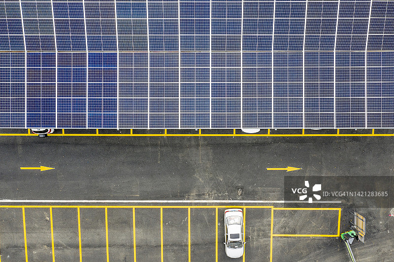 树冠式电动汽车充电站图片素材