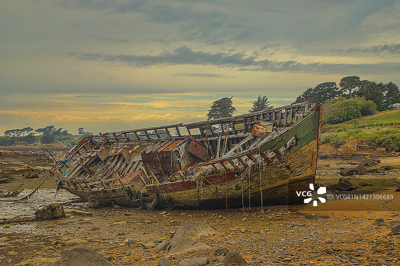 布雷阿岛沉船，法国布列塔尼图片素材