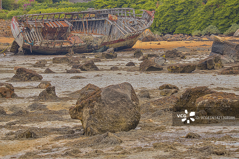 布雷阿岛沉船，法国布列塔尼图片素材