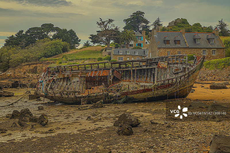 布雷阿岛沉船，法国布列塔尼图片素材