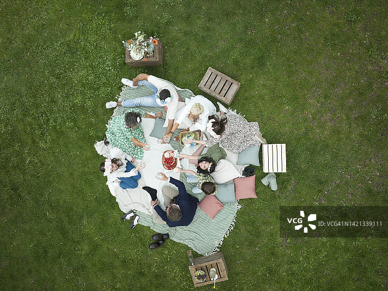 家庭仲夏野餐图片素材