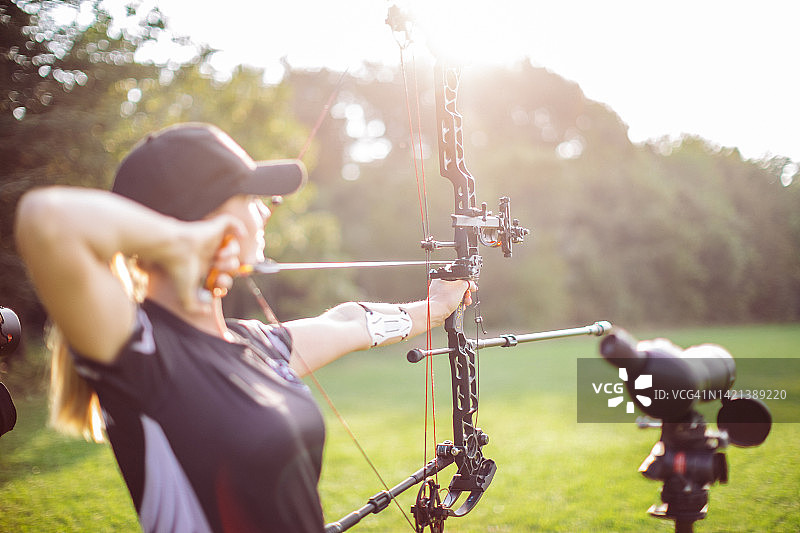 户外射箭训练图片素材