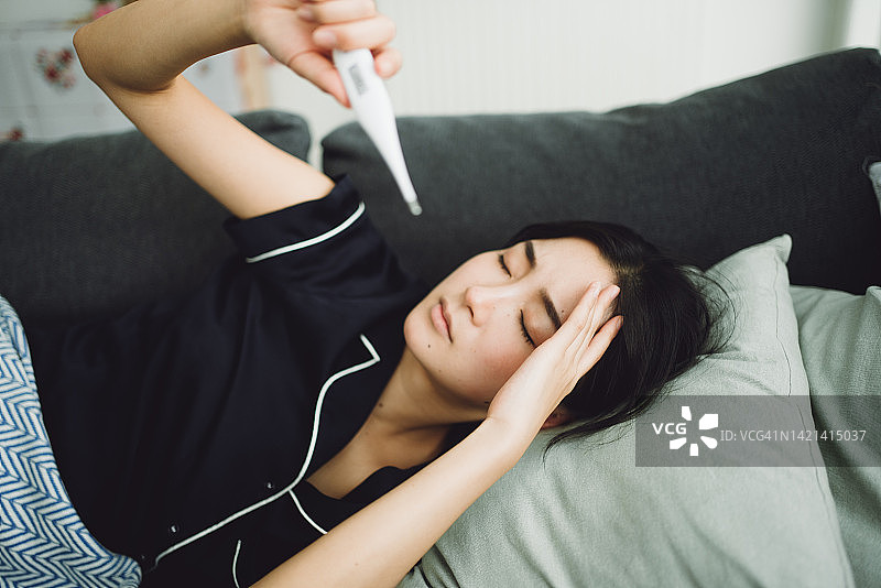 生病在家图片素材