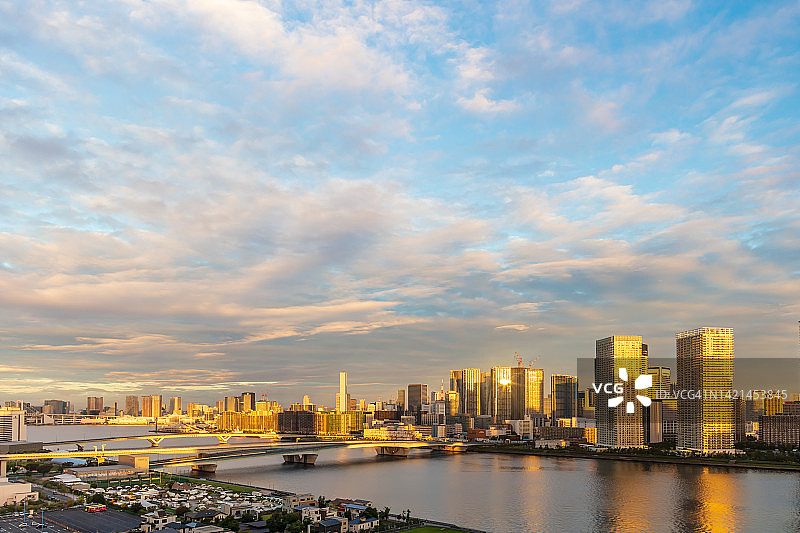 东京清晨城市景观：丰洲地区图片素材