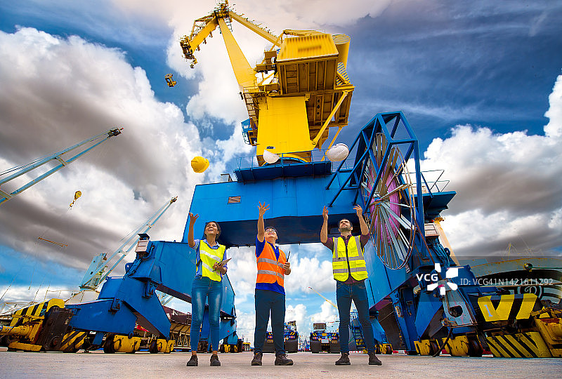 干杯，工作完成图片素材