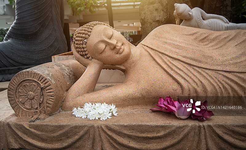 斯里兰卡科伦坡水上庙花岗岩卧佛图片素材