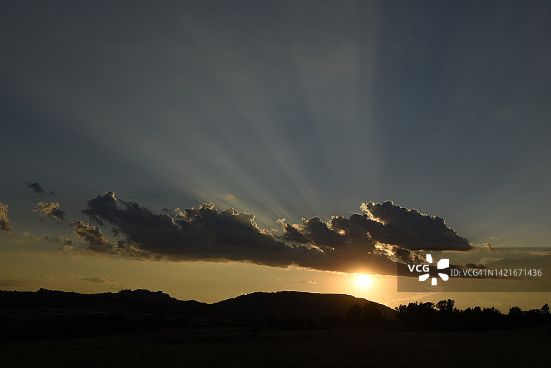 日落时的暮光射线（丁达尔效应）图片素材