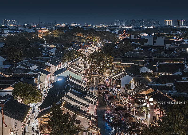 苏州山塘河与山塘街的迷人夜景图片素材