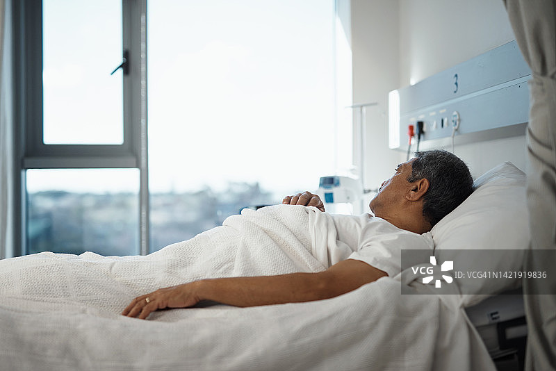 医疗：术后抑郁症患者卧床休息图片素材