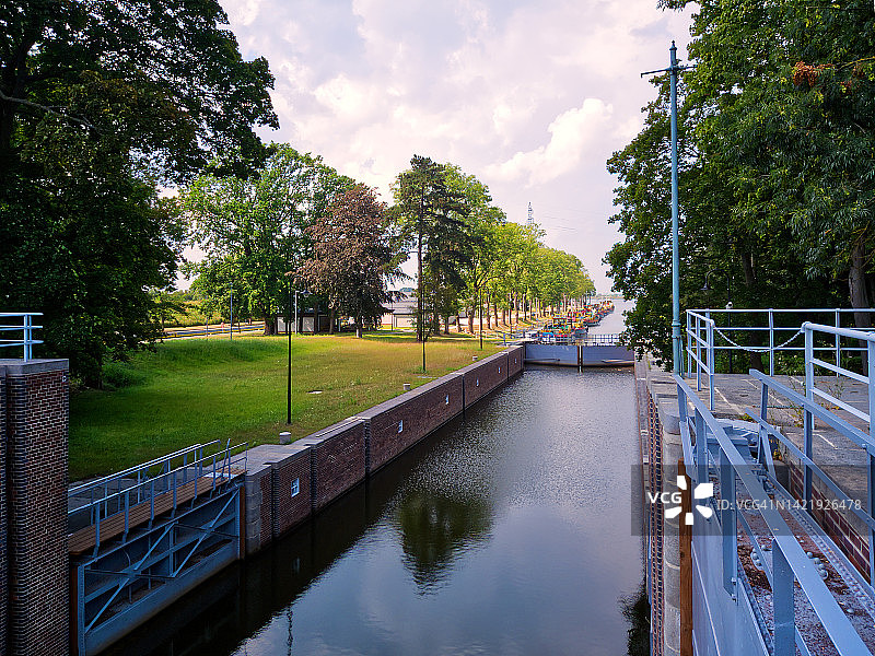 格但斯克马尔特瓦维斯瓦运河上的Przegalina锁，建于1895年图片素材