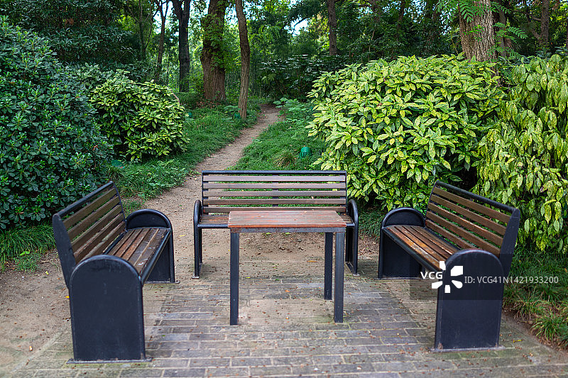 公园长椅和桌子图片素材