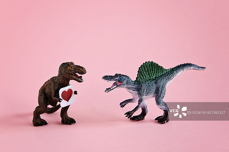两只相爱的恐龙图片素材