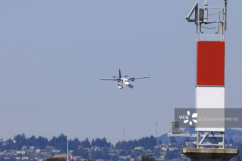 水上飞机准备降落图片素材