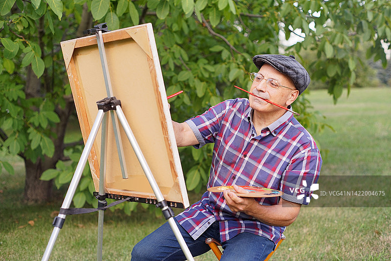 业余艺术家绘画作品图片素材