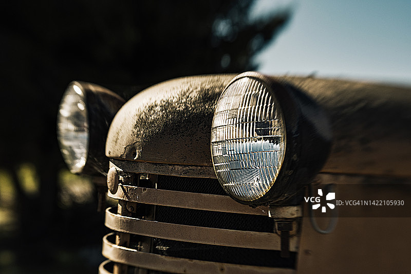 拖拉机前照灯图片素材