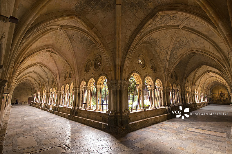 西班牙加泰罗尼亚塔拉戈纳圣特克拉主教座堂回廊图片素材