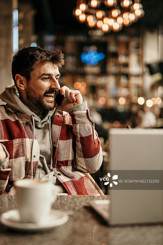 在咖啡馆工作图片素材