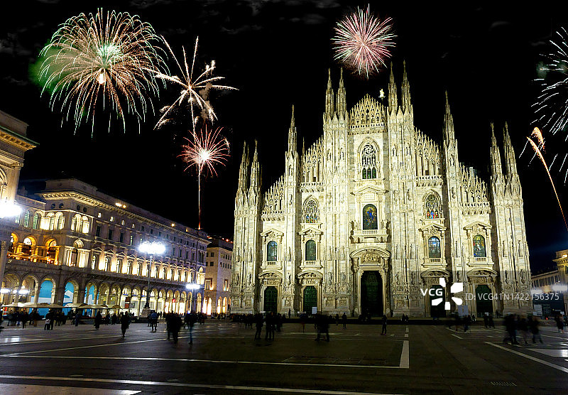 米兰上空的新年烟花图片素材