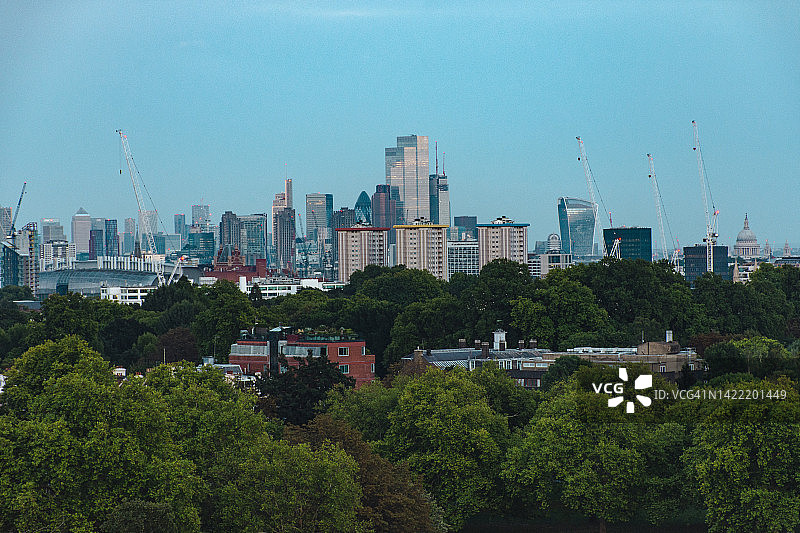 从樱草花山俯瞰伦敦图片素材
