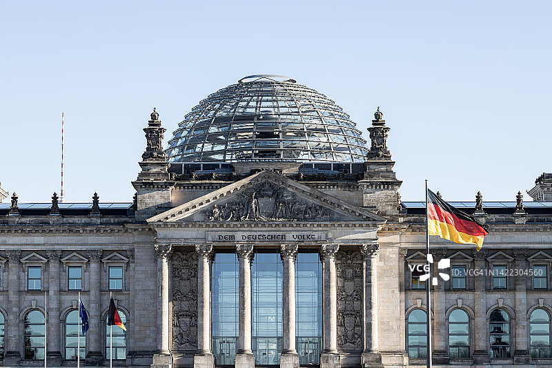 带有德国国旗的国会大厦（德国联邦议院，柏林）图片素材
