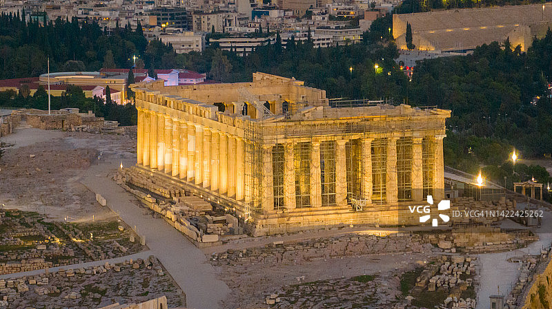 夜晚希腊雅典卫城的帕特农神庙灯光图片素材