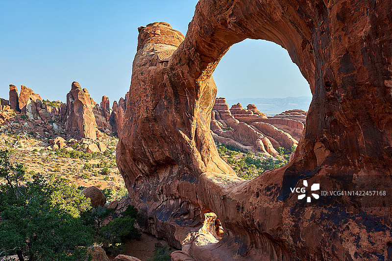 美国拱门国家公园的天然岩石拱门图片素材