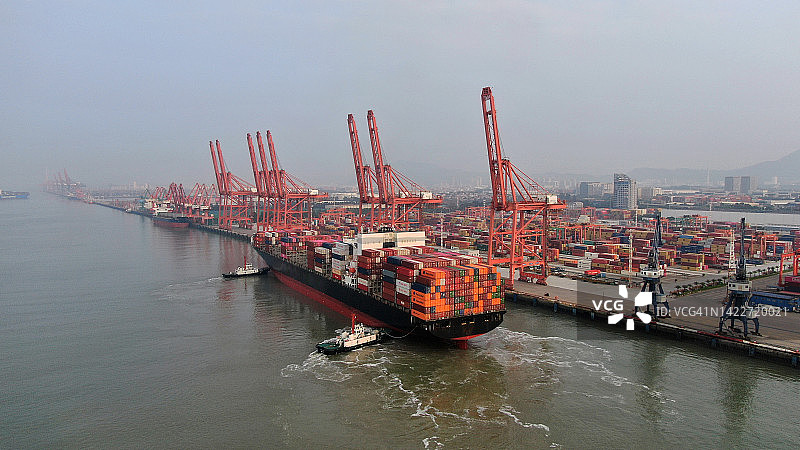 城市港口集装箱码头图片素材